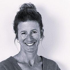Frau  Claudia Knuth